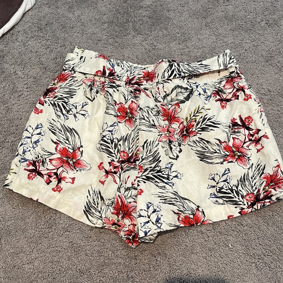 floral shorts - Picture 2 of 3